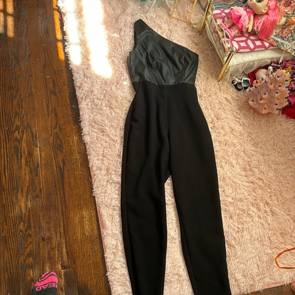 BCBG size 6 one shoulder jumpsuit